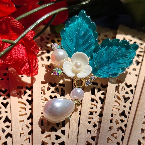 Antique Teal and Pearl Floral Brooch - Picture 6 of 7